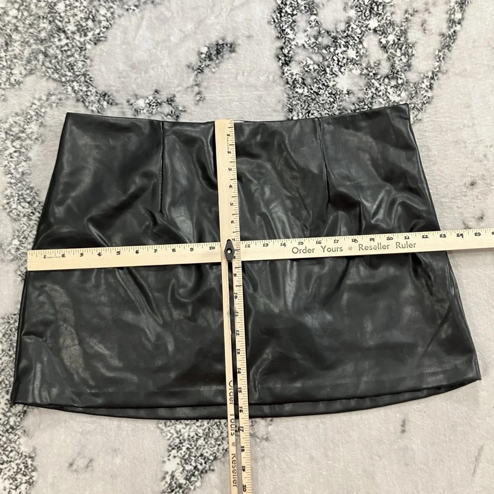 Abercrombie & Fitch Faux‎ Leather Skort Womens Size XL Black Mini Skirt Shorts